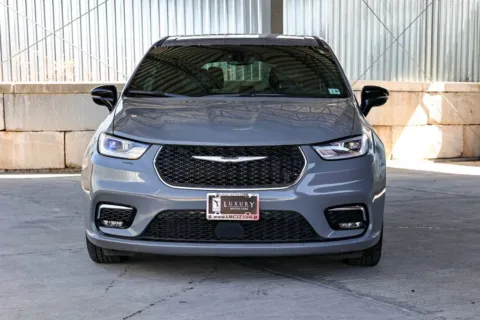 Another view of 2025 Chrysler Pacifica Select for sale in Hillside, NJ at Luxury Motor Cars