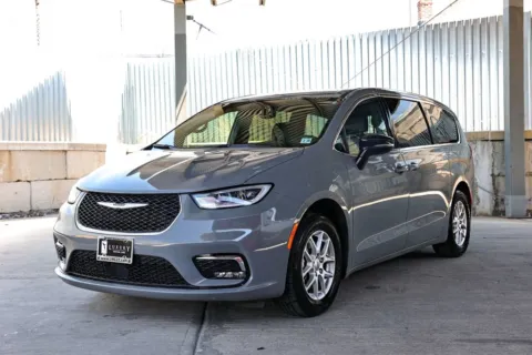 More photos of 2025 Chrysler Pacifica Select at Luxury Motor Cars, NJ