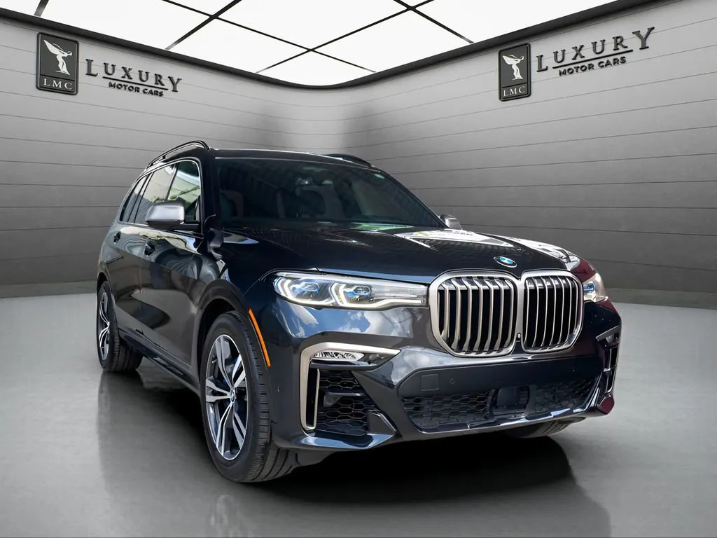2020 BMW X7 M50i's photo