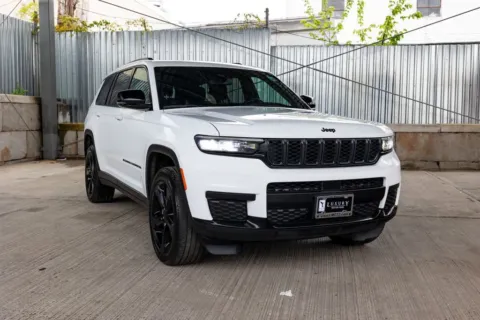 White 2023 Jeep Grand Cherokee L Altitude for sale in Hillside, NJ