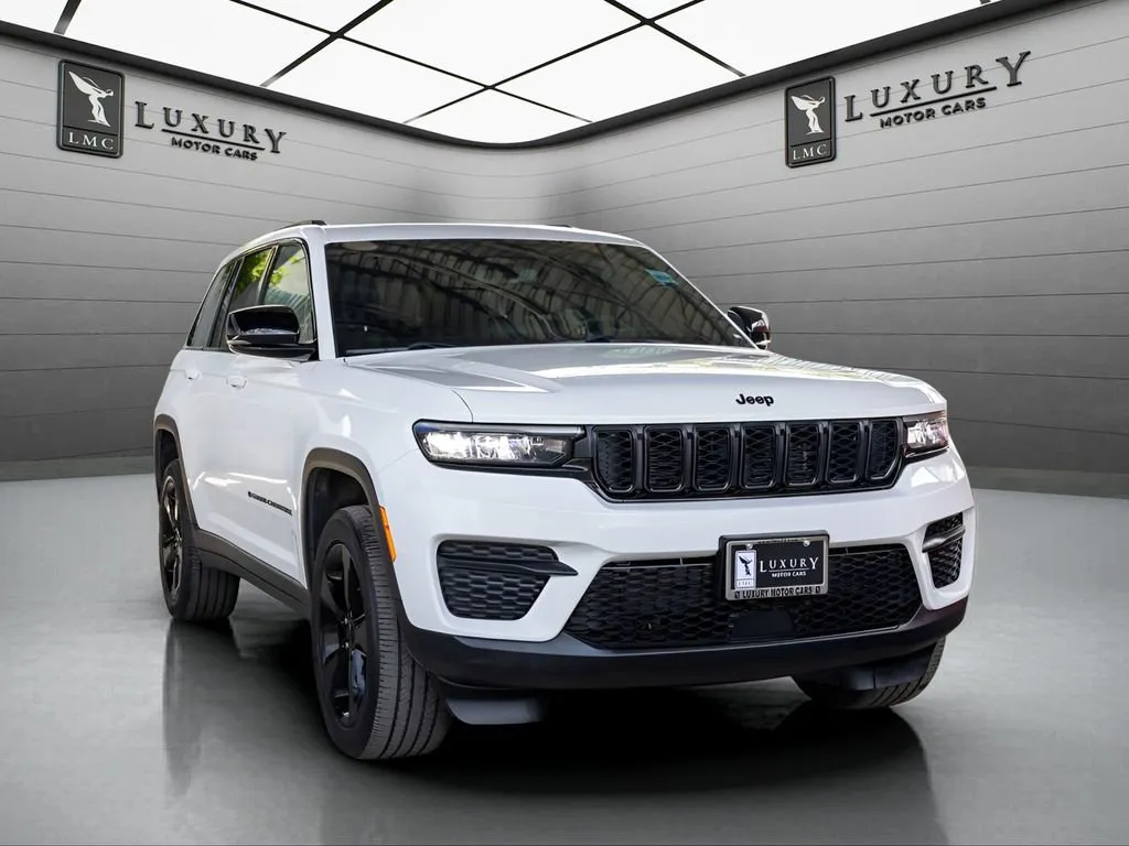 White 2023 Jeep Grand Cherokee Altitude for sale in Hillside, NJ
