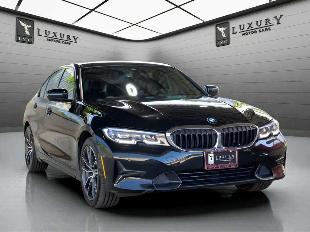 2022 BMW 3 Series 330i xDrive Sedan's photo