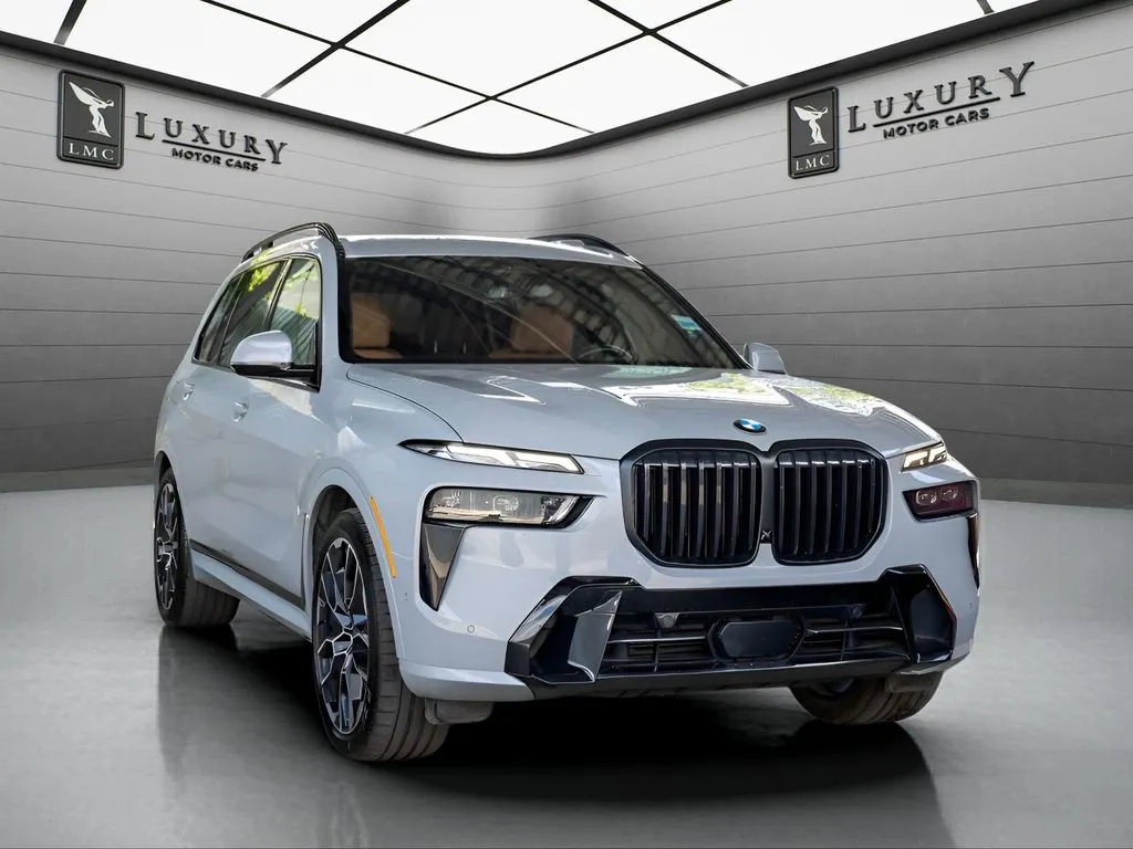 2023 BMW X7 xDrive40i's photo