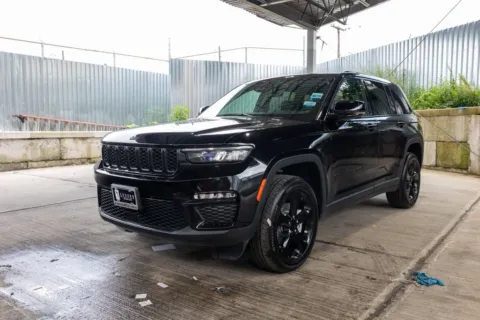 More photos of 2023 Jeep Grand Cherokee Limited at Luxury Motor Cars, NJ