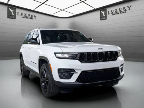 White 2023 Jeep Grand Cherokee Altitude for sale in Hillside, NJ
