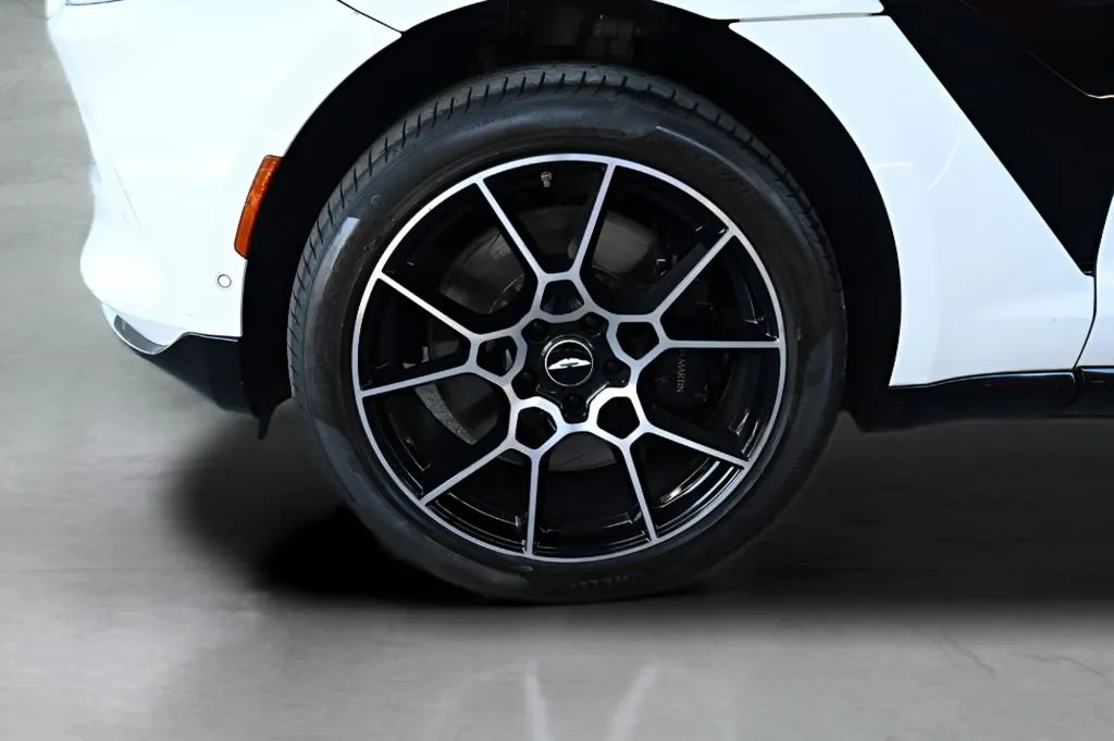 2021 Aston Martin DBX Base - Photo 9