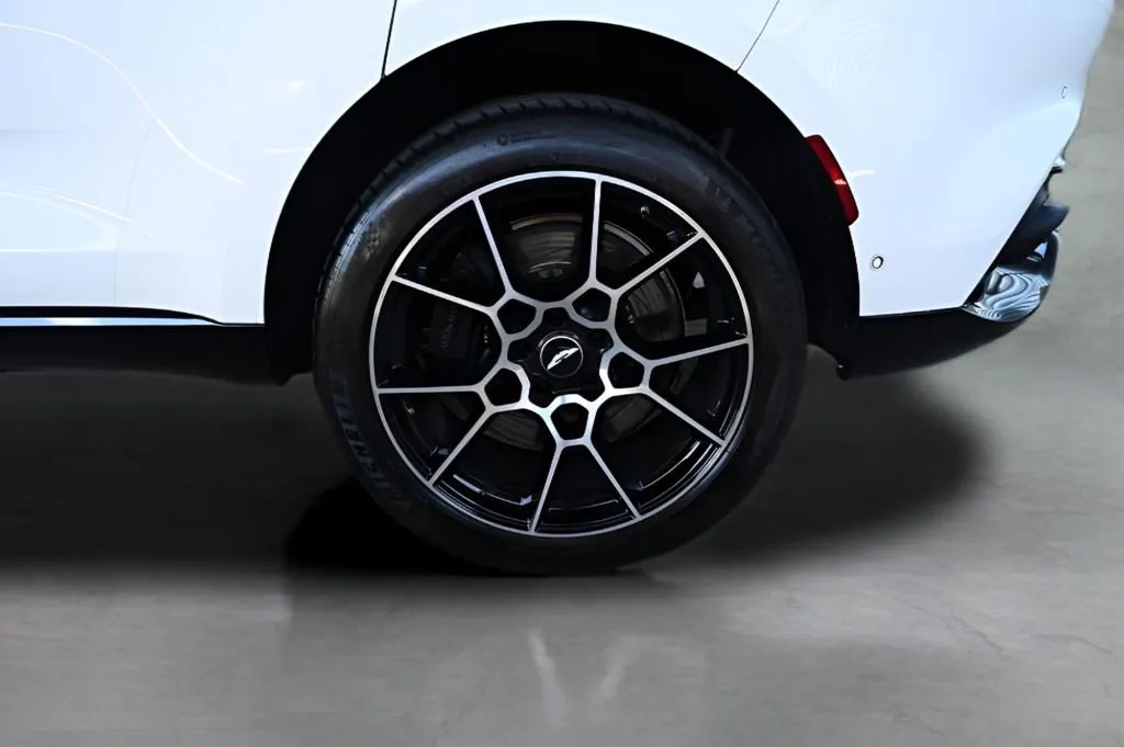 2021 Aston Martin DBX Base - Photo 10