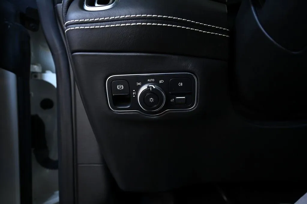 2021 Aston Martin DBX Base - Photo 16