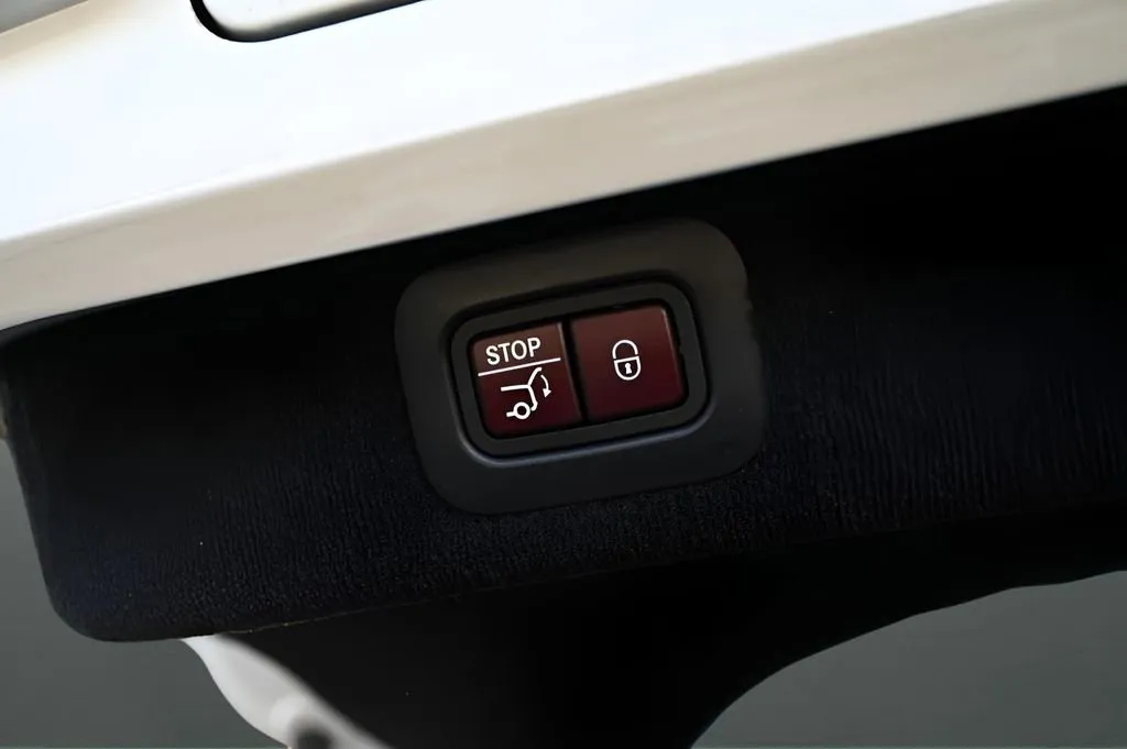 2021 Aston Martin DBX Base - Photo 43