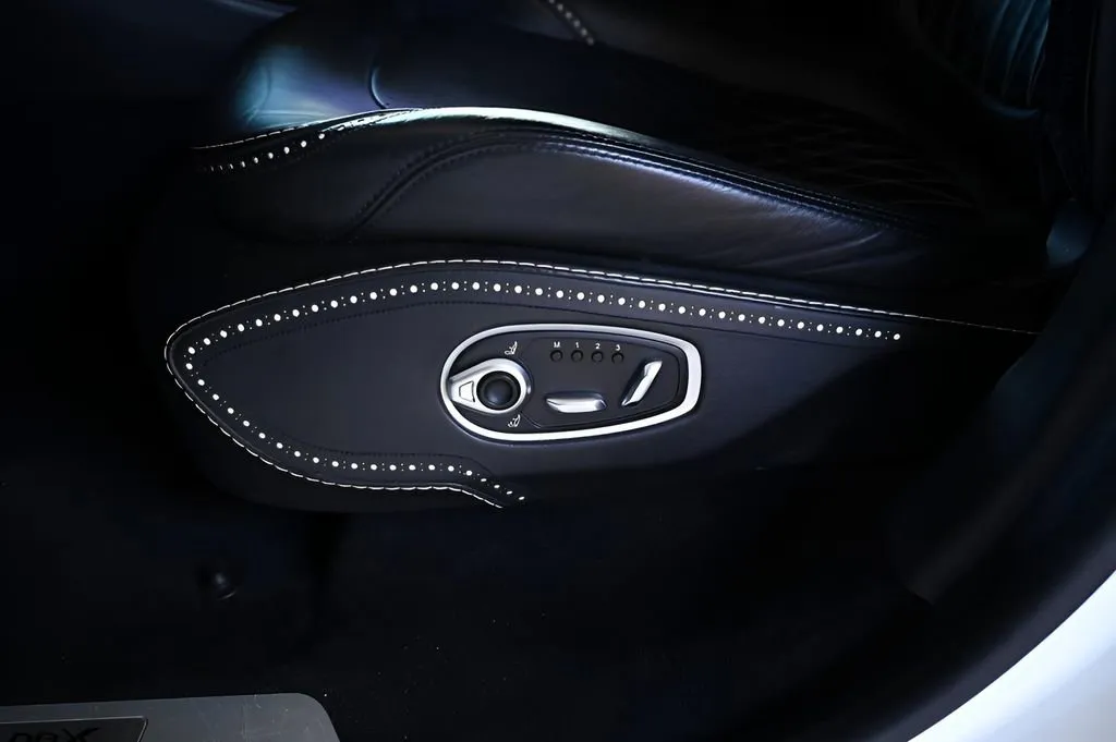 2021 Aston Martin DBX Base - Photo 14