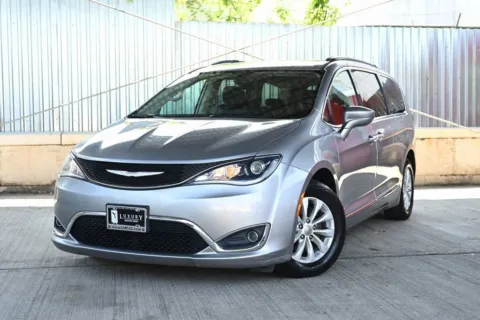 Another view of 2017 Chrysler Pacifica Touring-L for sale in Hillside, NJ at Luxury Motor Cars