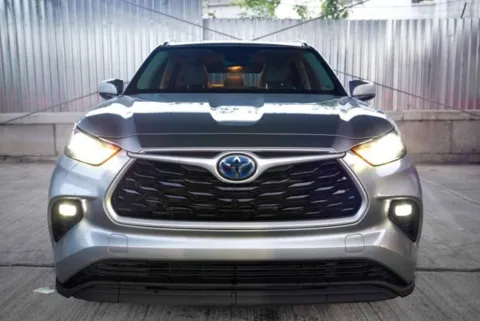 Photos of 2023 Toyota Highlander Hybrid XLE for sale in Hillside, NJ at Luxury Motor Cars