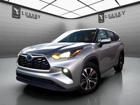 Another view of 2023 Toyota Highlander Hybrid XLE for sale in Hillside, NJ at Luxury Motor Cars