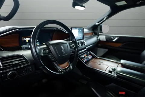 Another view of 2019 Lincoln Navigator L Reserve for sale in Hillside, NJ at Luxury Motor Cars