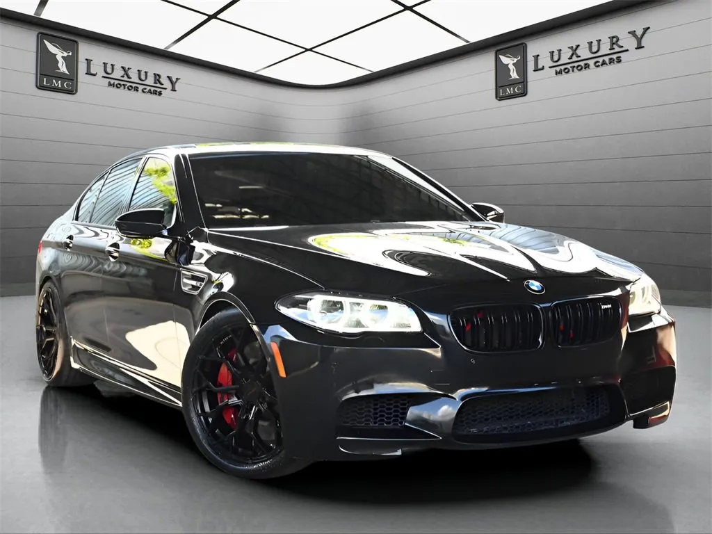 2015 BMW M5 Sedan