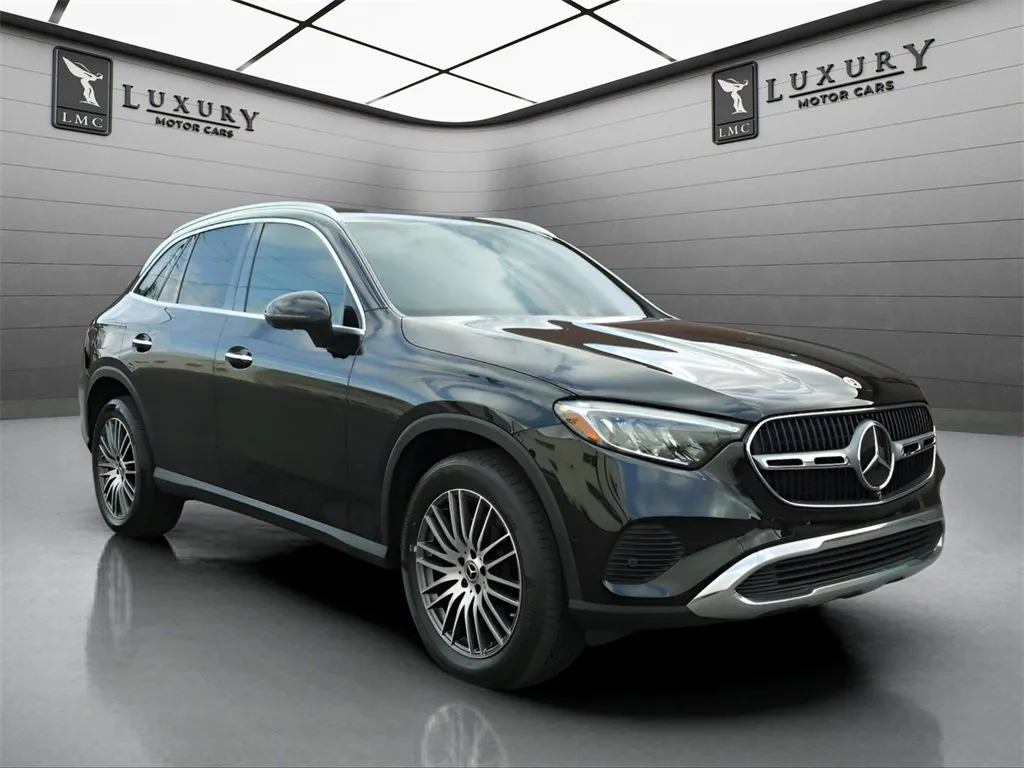 2023 Mercedes-Benz GLC GLC 300's photo