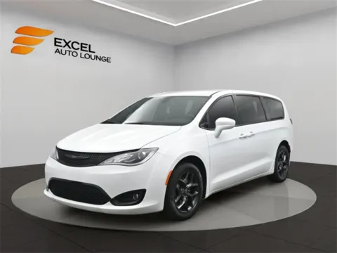 White 2020 Chrysler Pacifica Touring for sale in Hightstown, NJ