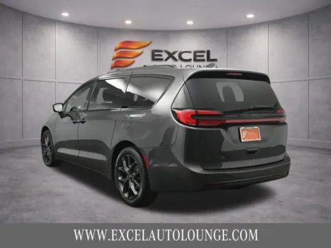 More photos of 2022 Chrysler Pacifica Touring L at Excel Auto Lounge, NJ