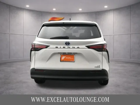 More photos of 2022 Toyota Sienna LE at Excel Auto Lounge, NJ