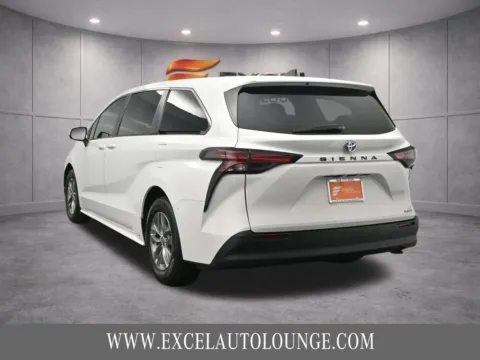 More photos of 2022 Toyota Sienna LE at Excel Auto Lounge, NJ