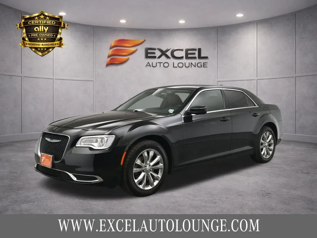 2023 Chrysler 300 Touring AWD's photo