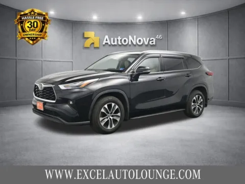 Black 2022 Toyota Highlander XLE for sale in Hightstown, NJ
