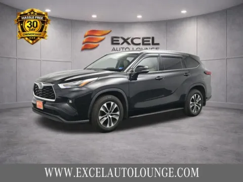 Black 2022 Toyota Highlander XLE for sale in Hightstown, NJ
