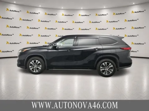 Another view of 2022 Toyota Highlander XLE for sale in Hightstown, NJ at Excel Auto Lounge