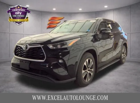 Black 2022 Toyota Highlander XLE for sale in Hightstown, NJ