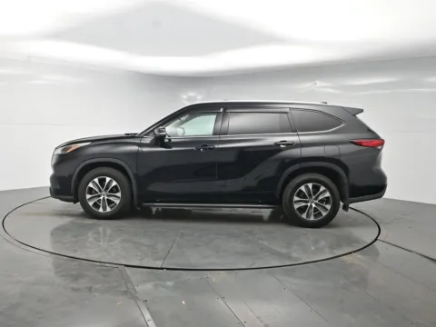 Photos of 2022 Toyota Highlander XLE for sale in Hightstown, NJ at Excel Auto Lounge