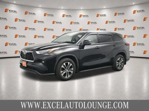 Black 2022 Toyota Highlander XLE for sale in Hightstown, NJ
