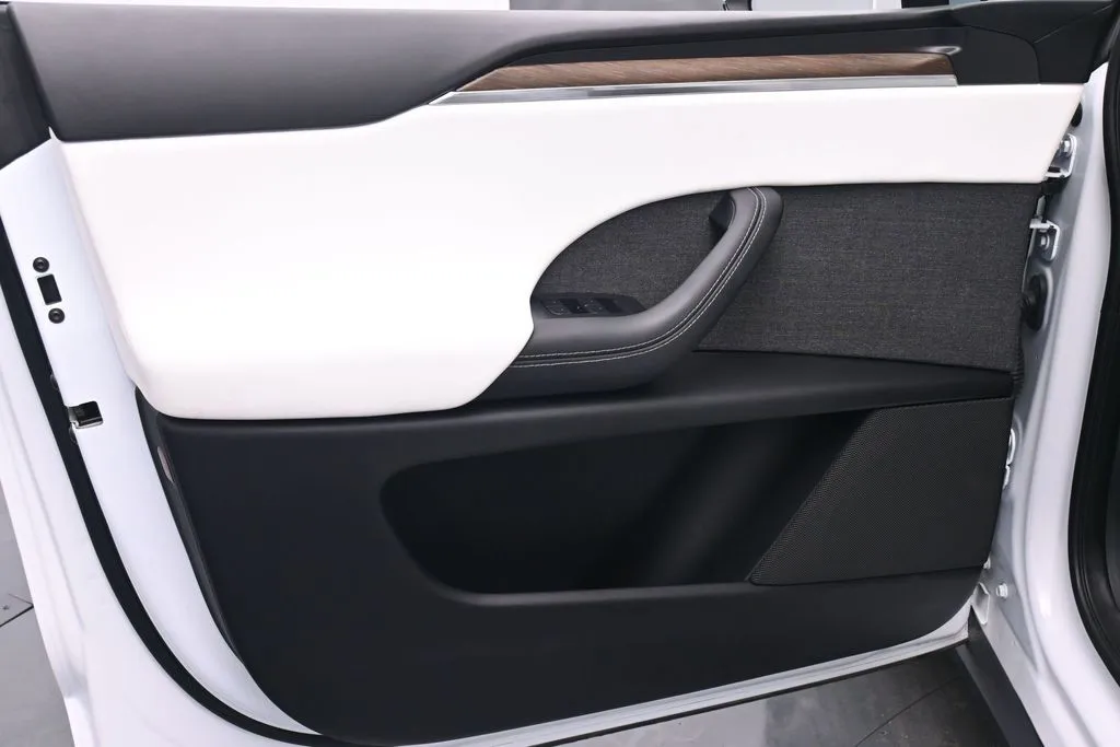 2022 Tesla Model X Long Range - Photo 9