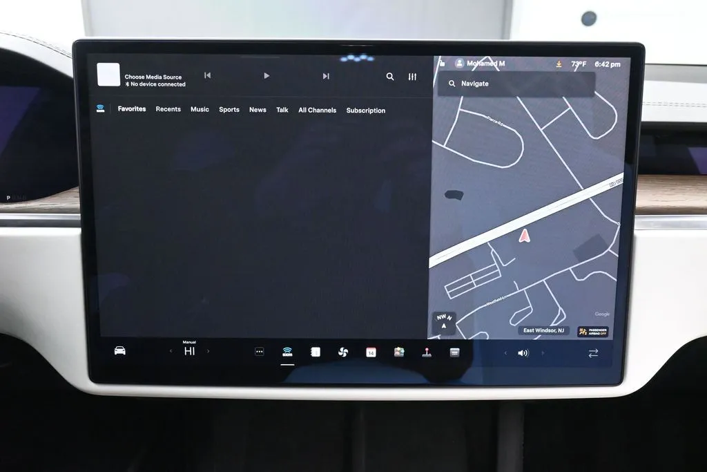 2022 Tesla Model X Long Range - Photo 32