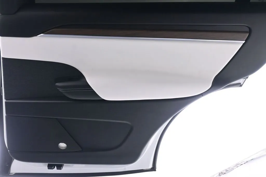 2022 Tesla Model X Long Range - Photo 16