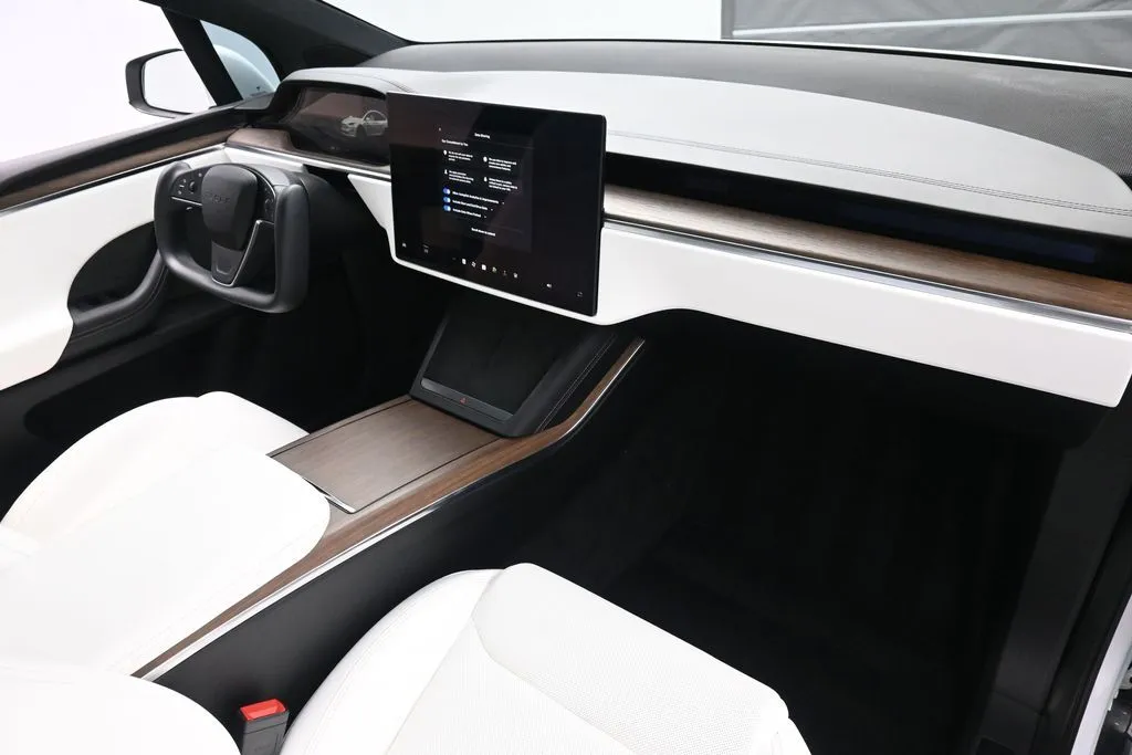 2022 Tesla Model X Long Range - Photo 20