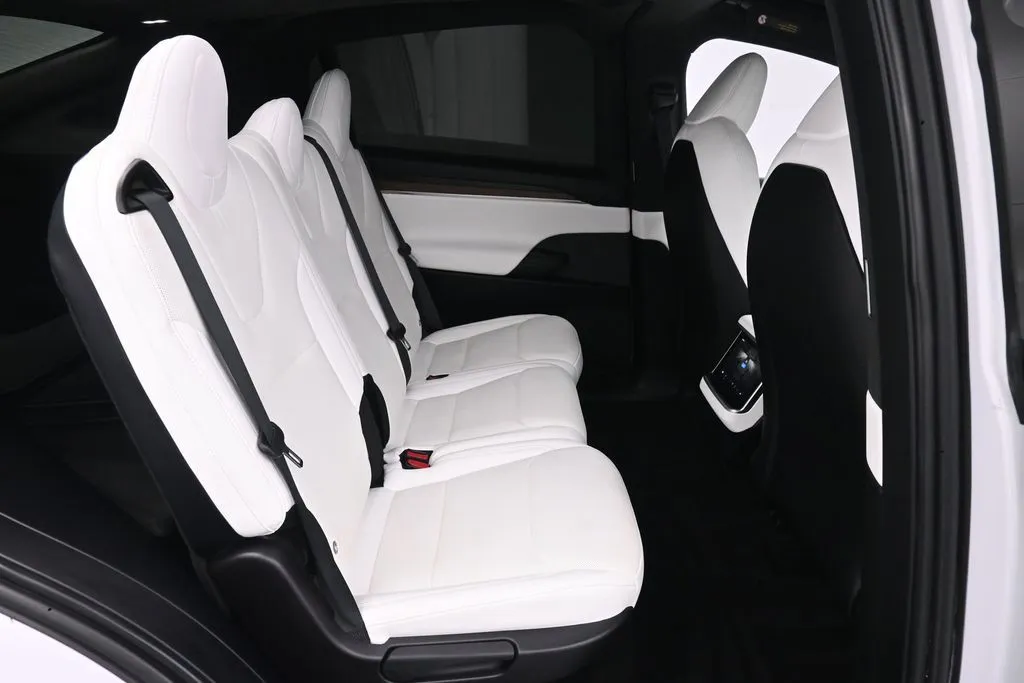 2022 Tesla Model X Long Range - Photo 17