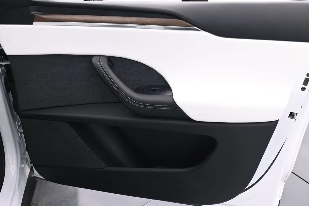 2022 Tesla Model X Long Range - Photo 19