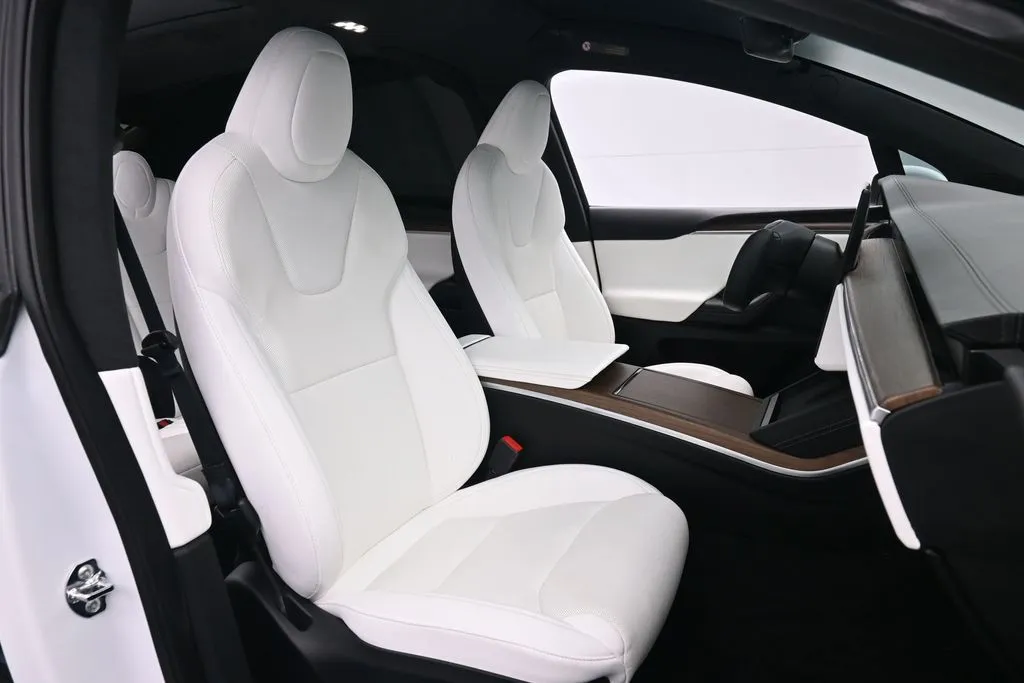 2022 Tesla Model X Long Range - Photo 22