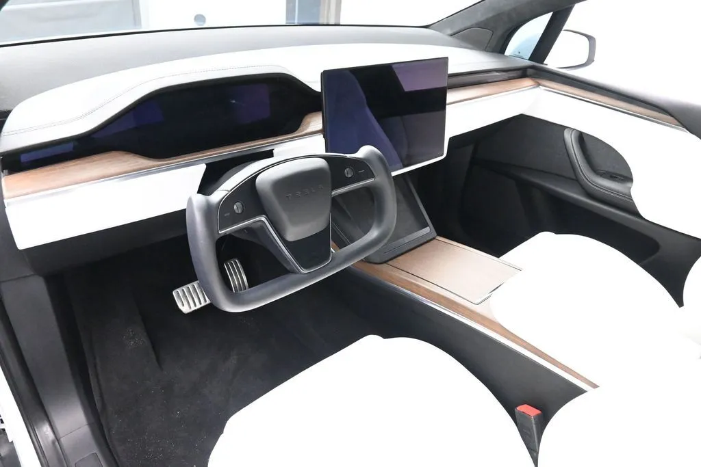 2022 Tesla Model X Long Range - Photo 10