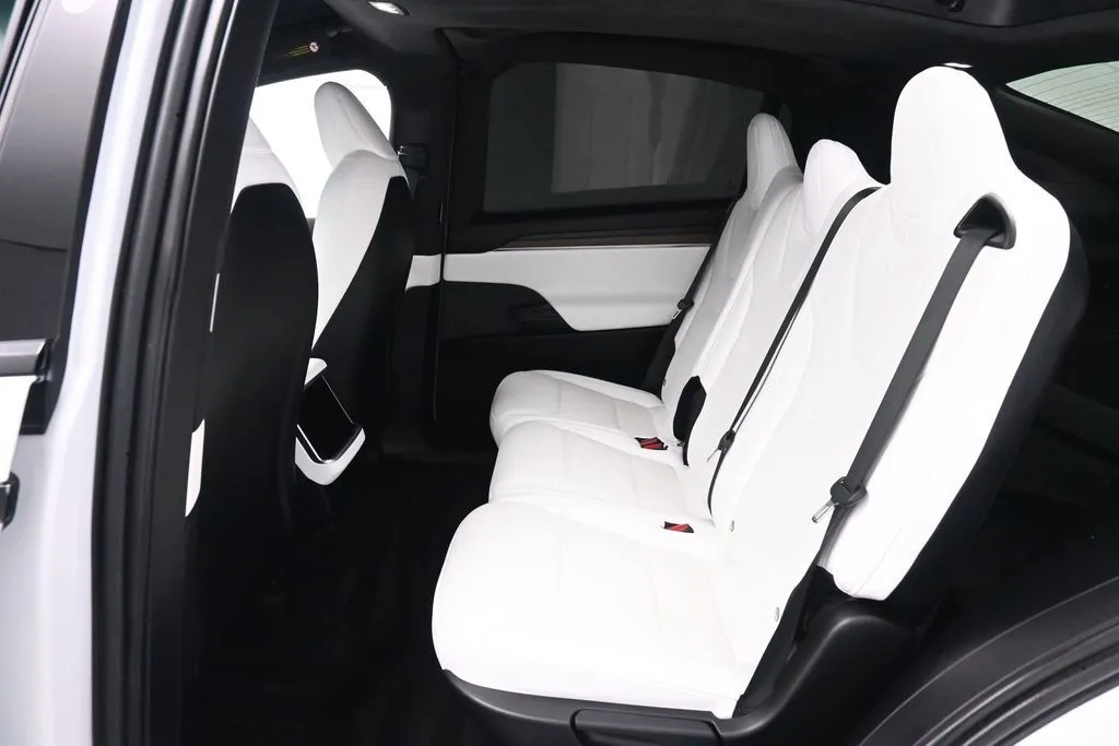 2022 Tesla Model X Long Range - Photo 14