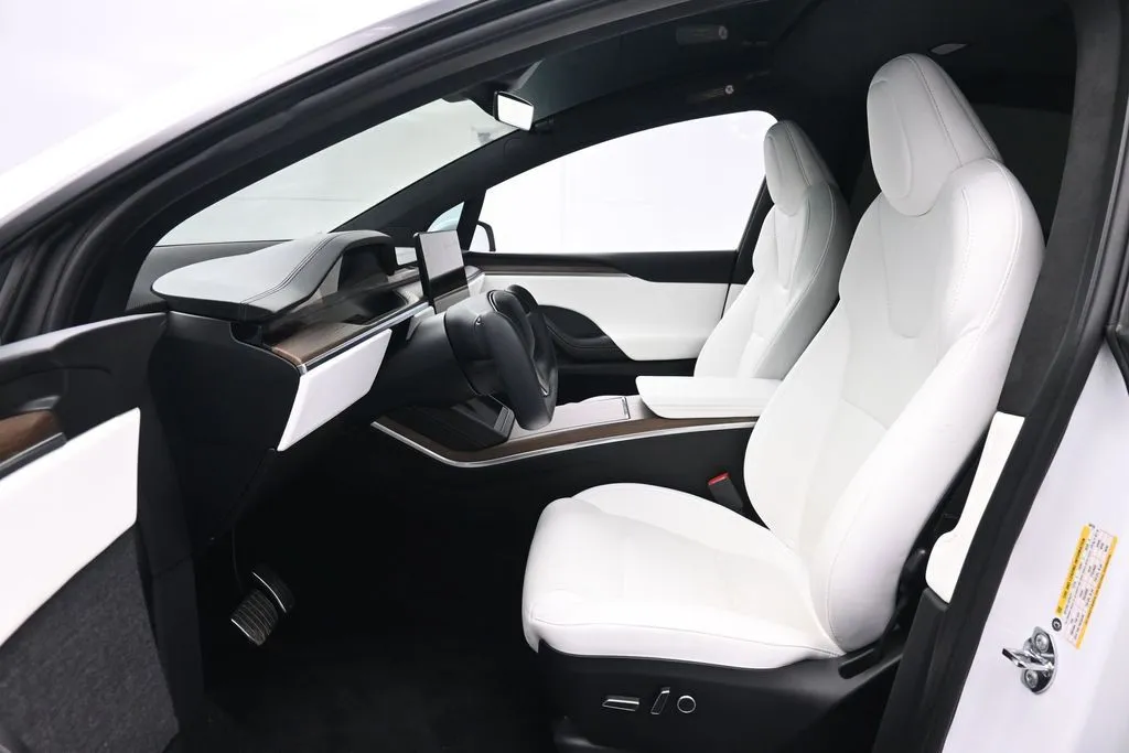 2022 Tesla Model X Long Range - Photo 11