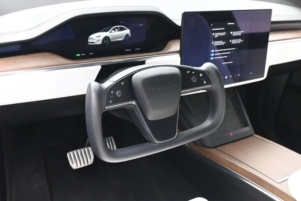 2022 Tesla Model X Long Range - Photo 23