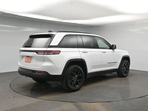More photos of 2025 Jeep Grand Cherokee Altitude at Excel Auto Lounge, NJ