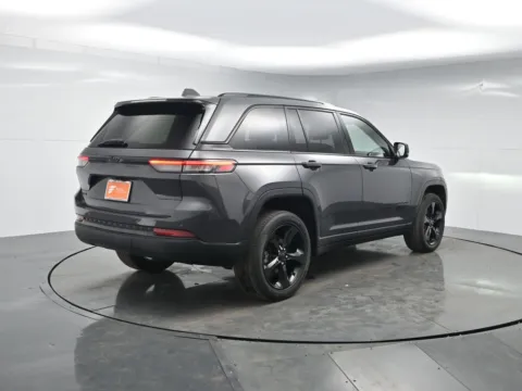 More photos of 2022 Jeep Grand Cherokee Altitude at Excel Auto Lounge, NJ
