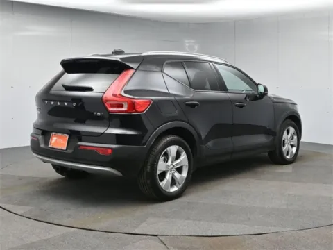 More photos of 2022 Volvo XC40 Momentum at Excel Auto Lounge, NJ