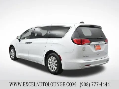 More photos of 2021 Chrysler Voyager L at Excel Auto Lounge, NJ