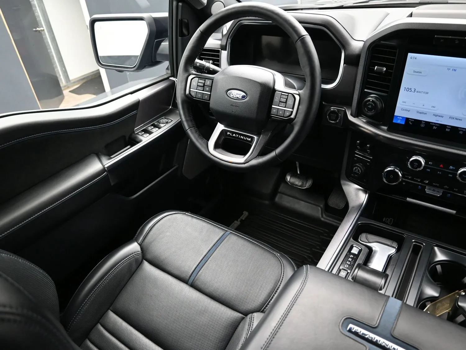 2025 Ford F-150 Platinum - Photo 24