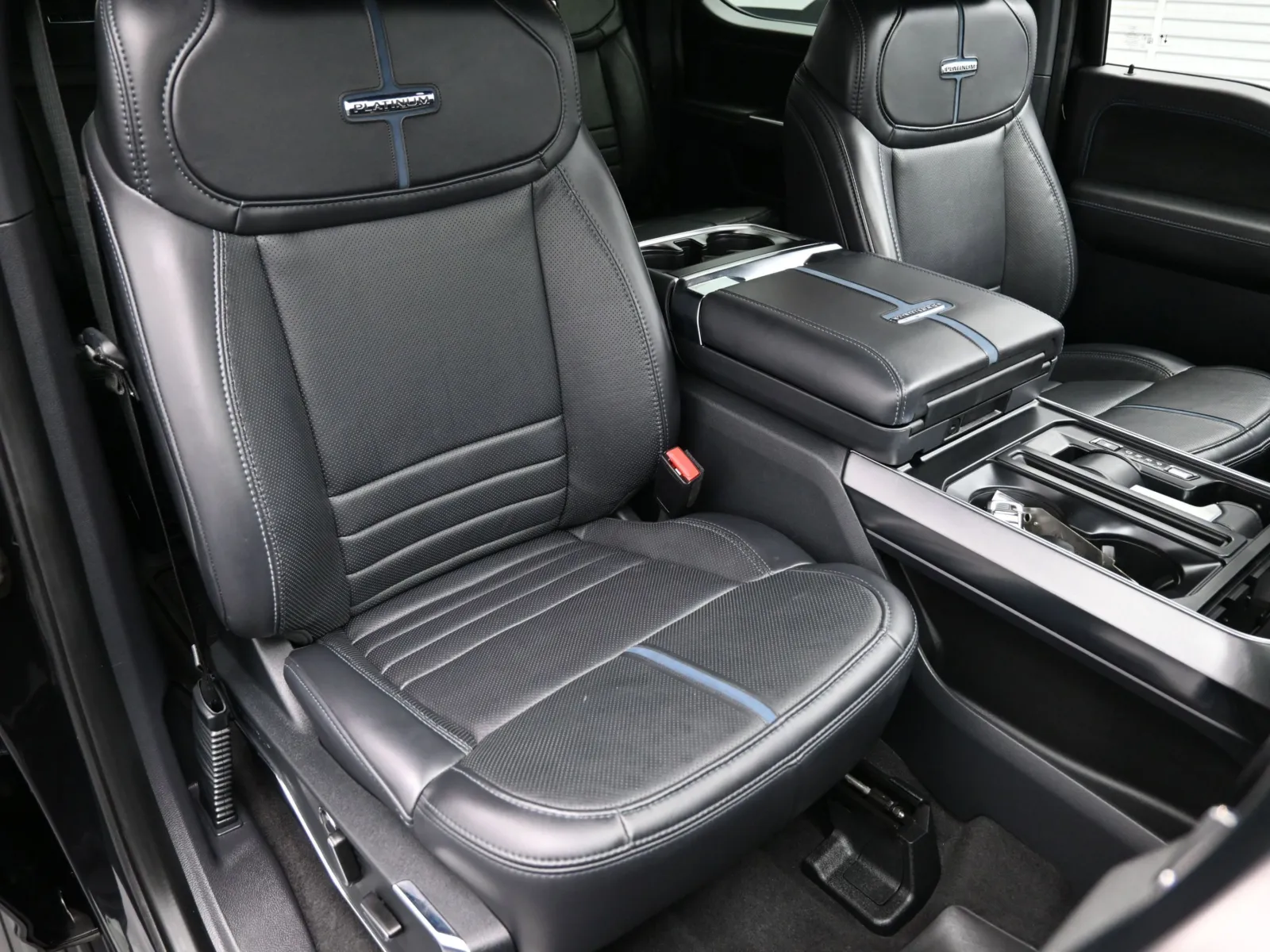 2025 Ford F-150 Platinum - Photo 42