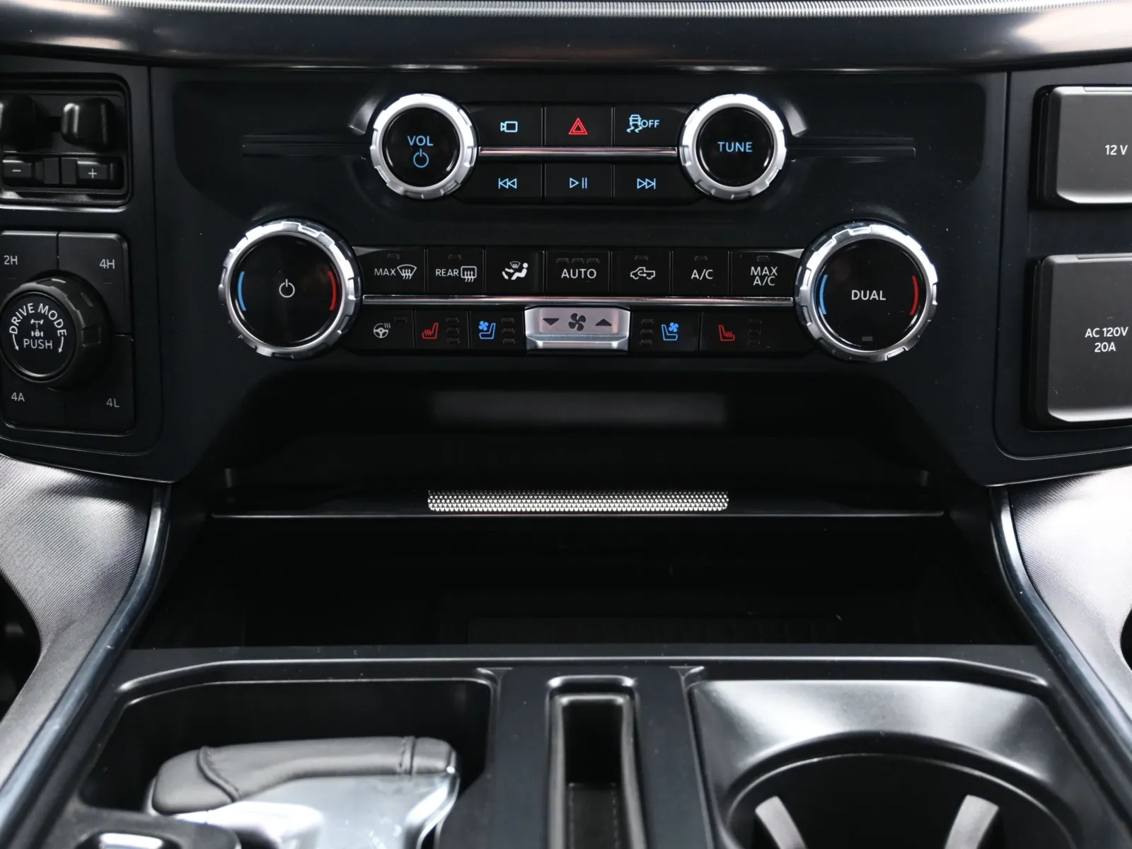 2025 Ford F-150 Platinum - Photo 38