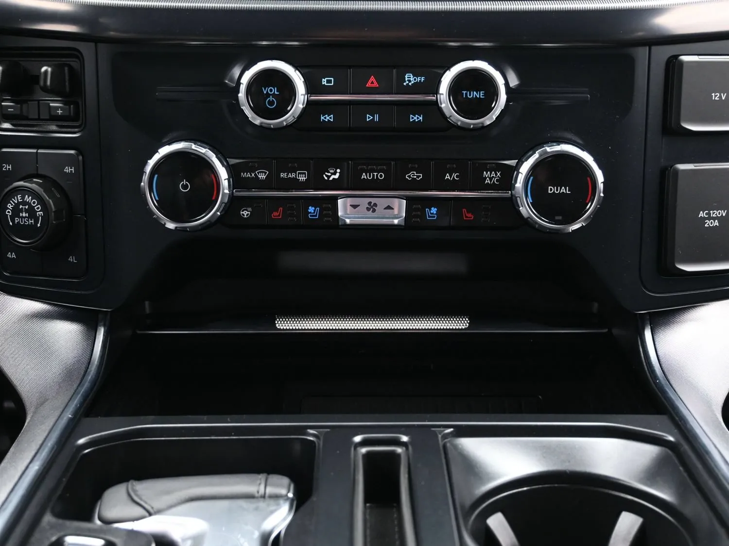 2025 Ford F-150 Platinum - Photo 38